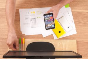 Il Marketing nell’Era Digitale: Esaminando le Strategie, le Tattiche e le Sfide del Social Media Marketing Contemporaneo.